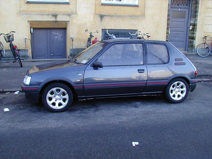 Peugeot 205 GTI billede 1