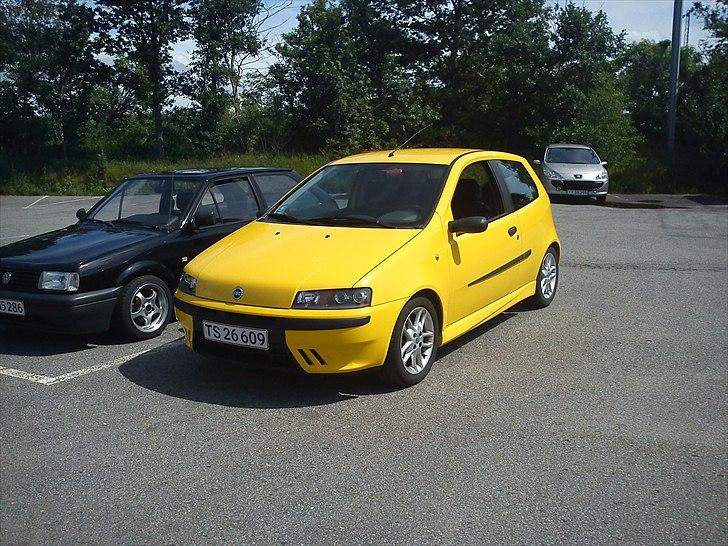 Fiat Punto Sporting - Så blev den endelig sænket - desværre inden jeg fik fat i mine fælge. Der gik noget tid!  billede 4