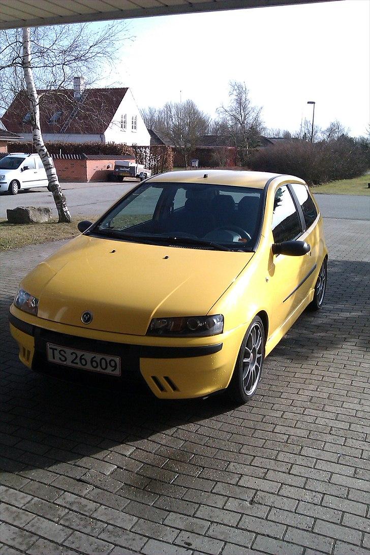 Fiat Punto Sporting - Sænkning og større fælge gør meget! :)  billede 7