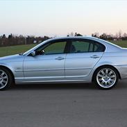 BMW 328i     **SOLGT**