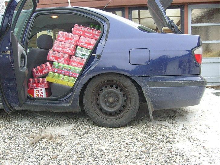 Nissan primera slx - så lav kan en nissan bilve hvis man smider 400kg vand og øl i den med std undervogn billede 16