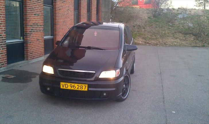 Opel Zafira OPC Sorte Slyngel (SOLGT) billede 1