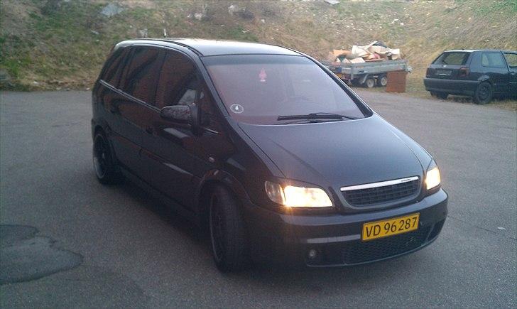 Opel Zafira OPC Sorte Slyngel (SOLGT) billede 3
