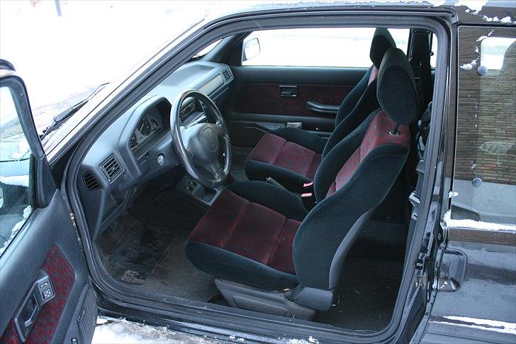 Peugeot 106 XSI - XSI Velour kabine i sort og rød billede 5
