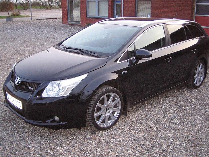 Toyota Avensis 2.2 D-CAT STW solgt - Venstre for billede 2