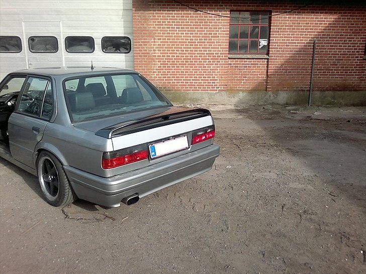 BMW 325I / 2,9 - Så fik jeg lige ændret lidt på rumpen,, snart tid til lidt maling :) billede 11