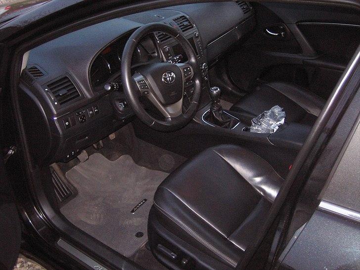 Toyota Avensis 2.2 D-CAT STW solgt - Ellædersæder med memory for både sædestilling og ratstamme billede 9