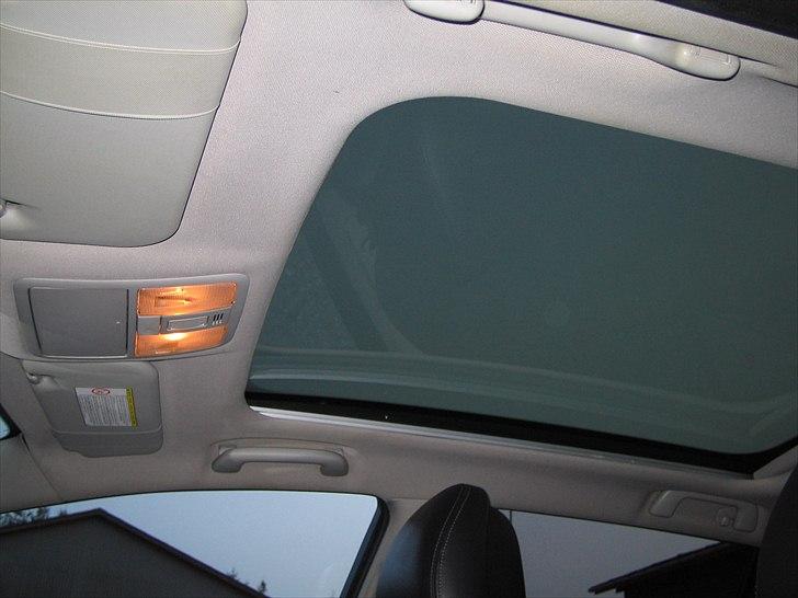 Toyota Avensis 2.2 D-CAT STW solgt - Glastag indefra billede 11