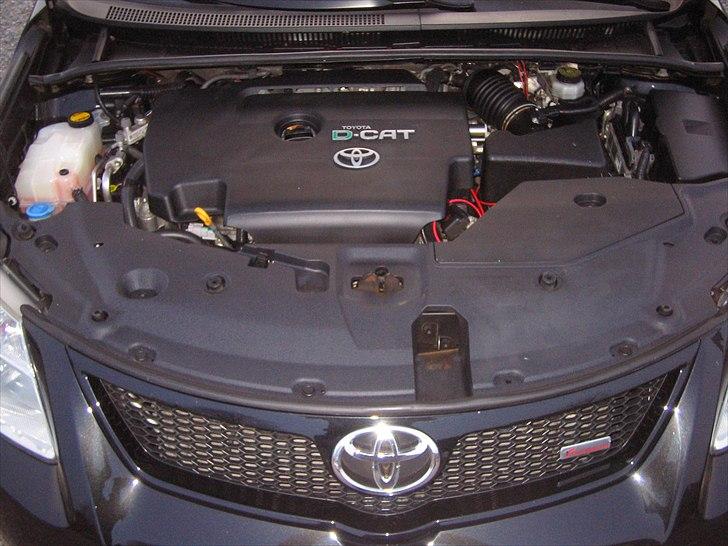 Toyota Avensis 2.2 D-CAT STW solgt - Motorrum billede 12