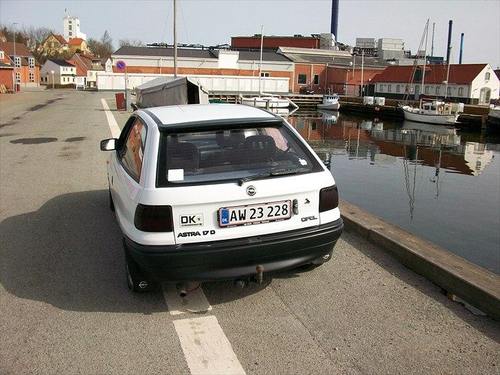 Opel Astra 1,7 D - GL - vasket og poleret 10 april 2011 - bemærk sorte GSi baglygter billede 14