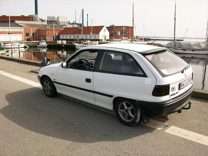 Opel Astra 1,7 D - GL - vasket og poleret 10 april 2011 - bemærk sorte GSi baglygter billede 15