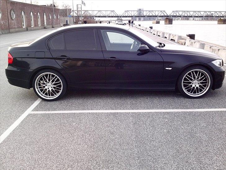 BMW E90 320 D SOLGT billede 3
