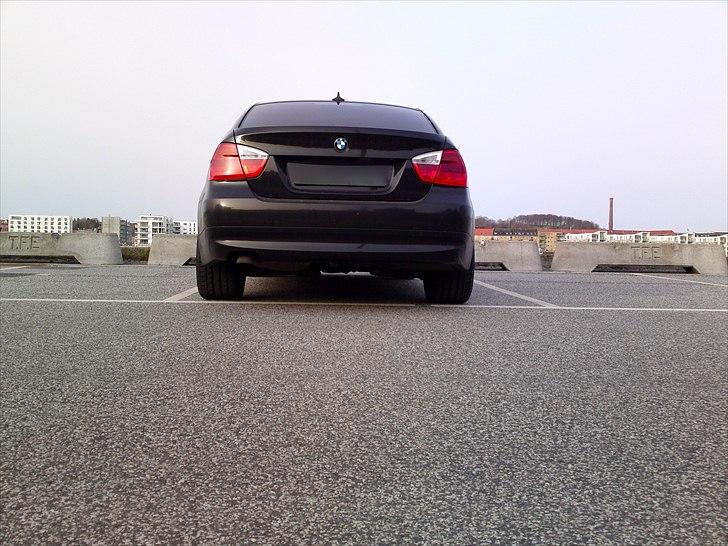 BMW E90 320 D SOLGT billede 5