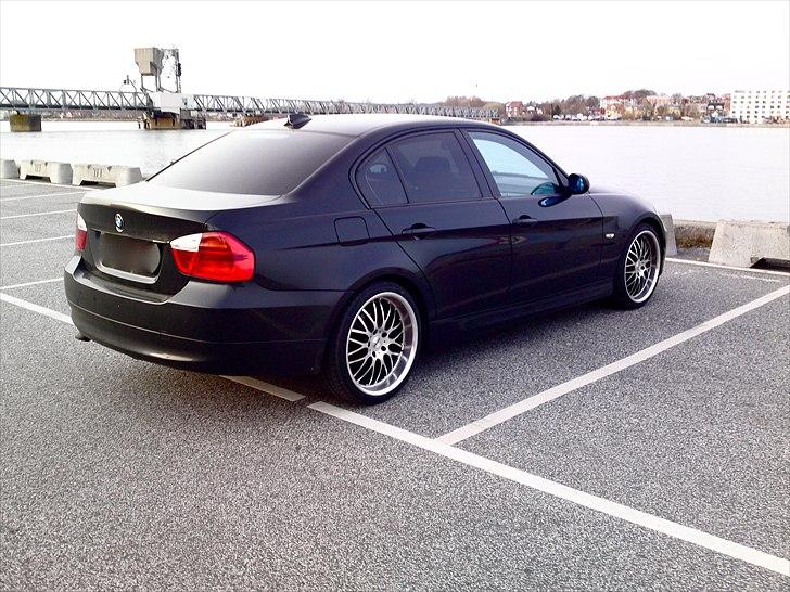 BMW E90 320 D SOLGT billede 6