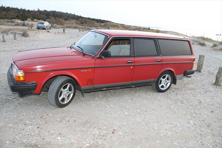 Volvo 240 GL skrottet billede 1