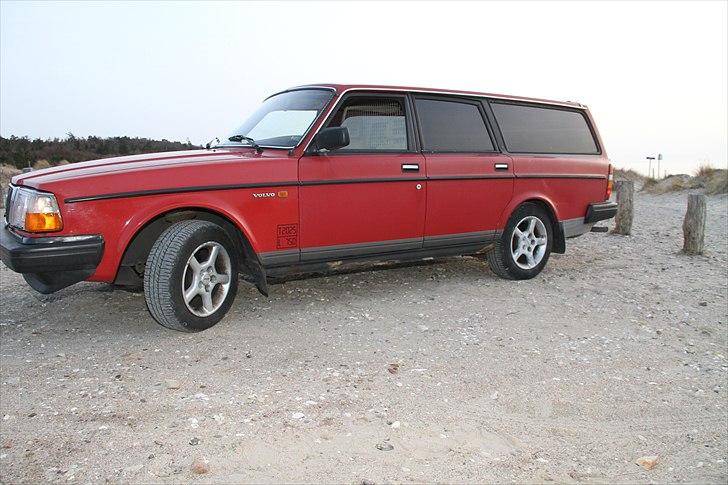 Volvo 240 GL skrottet billede 2
