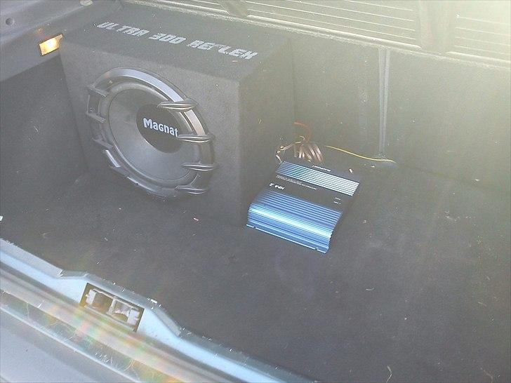 Peugeot 306 1,6i XR  - Forstærkeren skal lige sættes op så er det på plads ;) billede 13