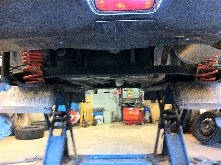 Suzuki swift 1,2 GLX - sænknings fjedre :) billede 13