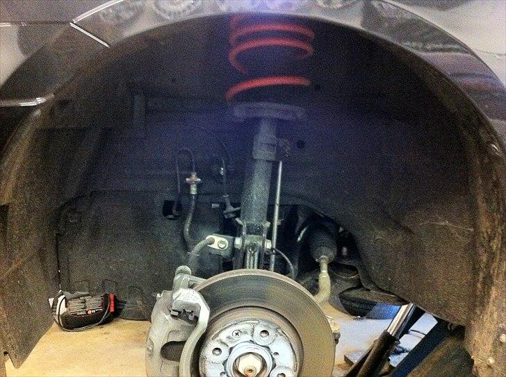 Suzuki swift 1,2 GLX - sænknings fjedre :) billede 14