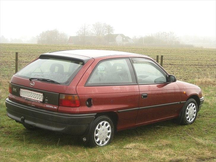 Opel Astra F (Tidligere bil) - Mangler benzin dæksel. Skriv meget gerne hvis du har et. billede 4