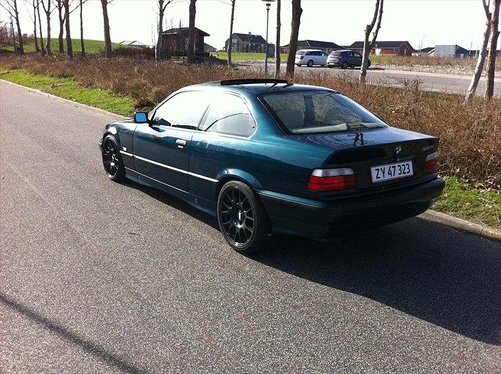 BMW 320i coupe billede 2