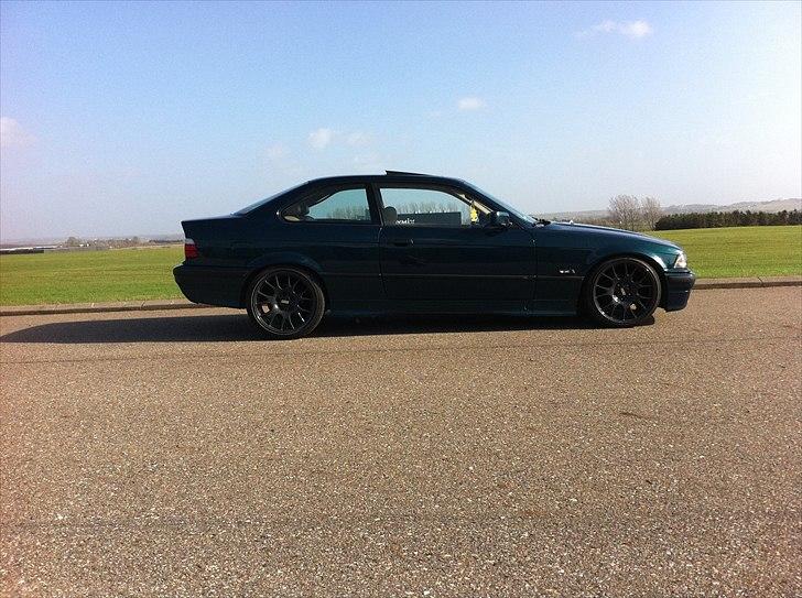 BMW 320i coupe billede 4