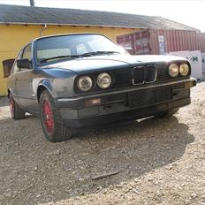 BMW e30 325eta (2,7)