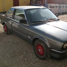 BMW e30 325eta (2,7)