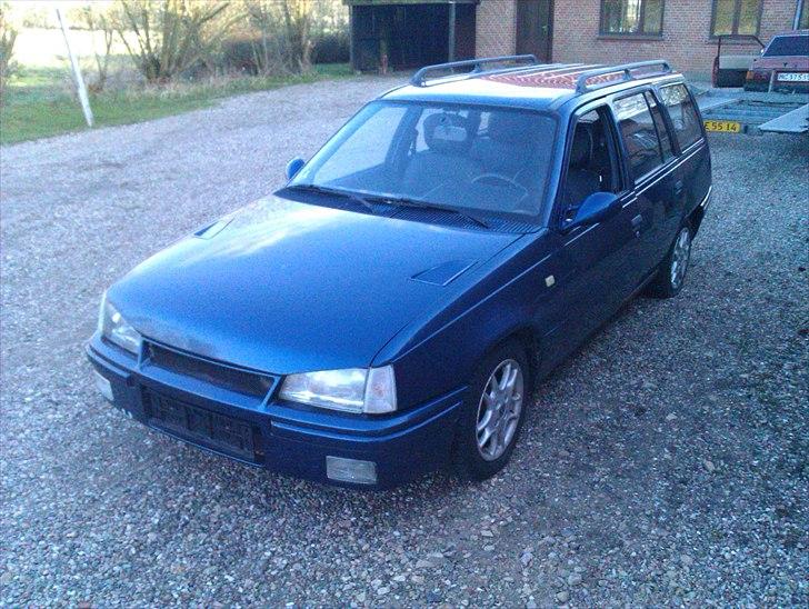 Opel            Kadett Caravan billede 2