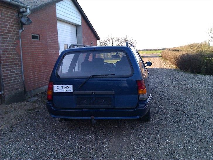 Opel            Kadett Caravan billede 9