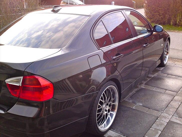 BMW E90 320 D SOLGT billede 7