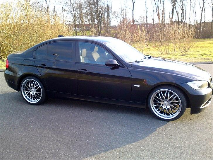 BMW E90 320 D SOLGT billede 10