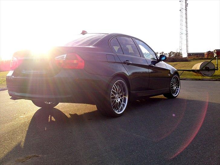 BMW E90 320 D SOLGT billede 11