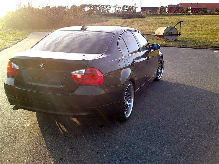 BMW E90 320 D SOLGT billede 12