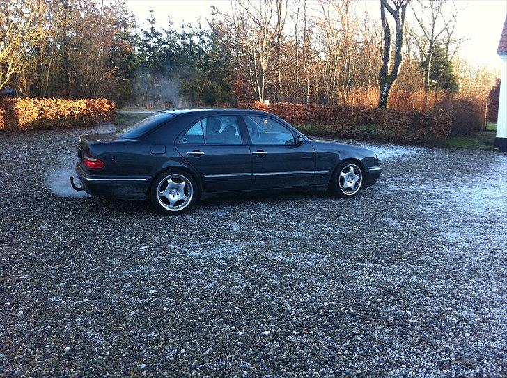 Mercedes Benz w210 - før projektet gik igan, alt rust har jeg lavet, samt den er blevet malet. billede 15