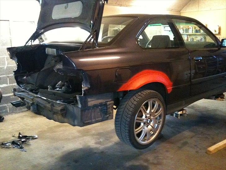 BMW 328i coupe SOLGT - Her laves bagpanelet billede 8