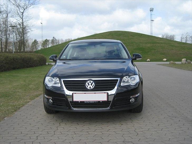 VW Passat 1,6 TDI Comfortl. SOLGT - VW Passat 1,6 TDI ComfortLine BlueMotion fra 2010 med 105 hk/230 nm billede 1