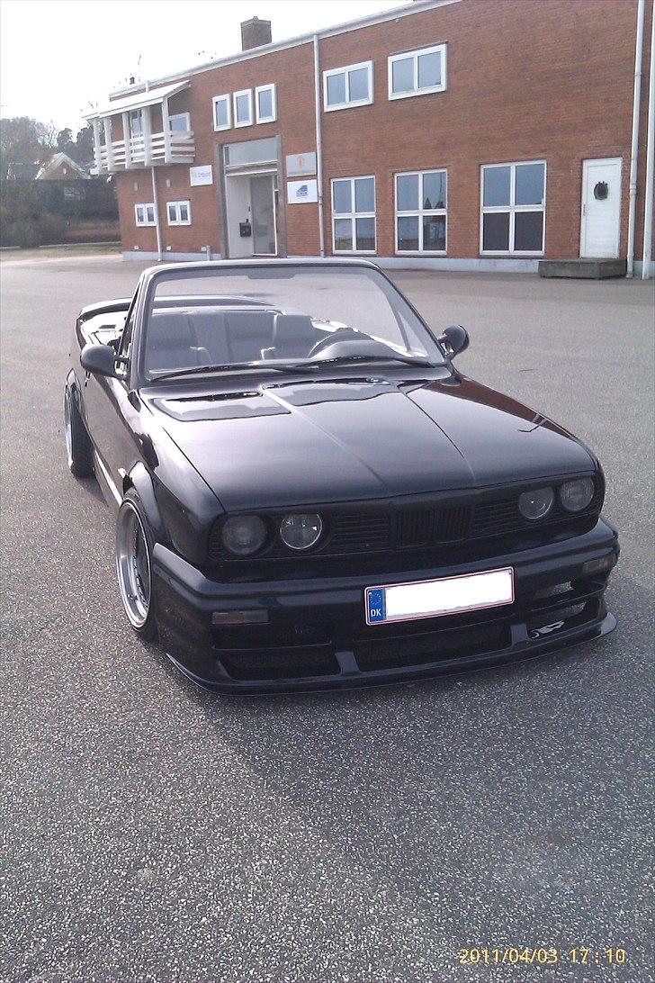 BMW E30 325i Cabriolet (SOLGT 17/6-2011) - Pladerne er kommet på, så den kan luftes i godt vejr;) billede 16