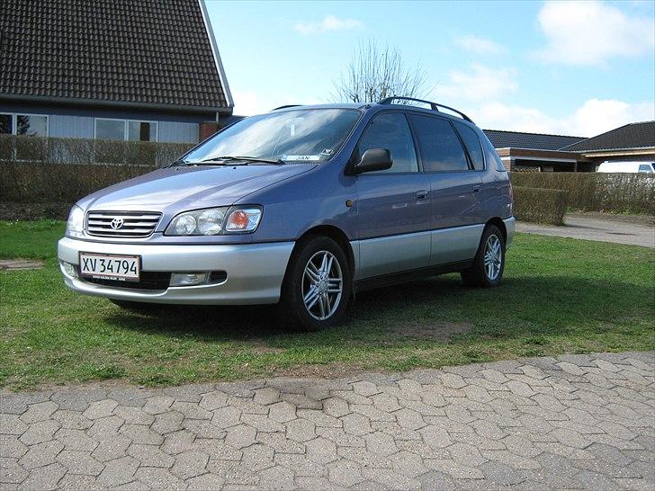 Toyota Picnic   /   SOLGT billede 1