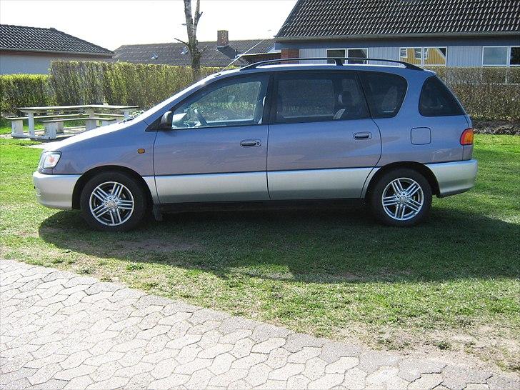 Toyota Picnic   /   SOLGT billede 4