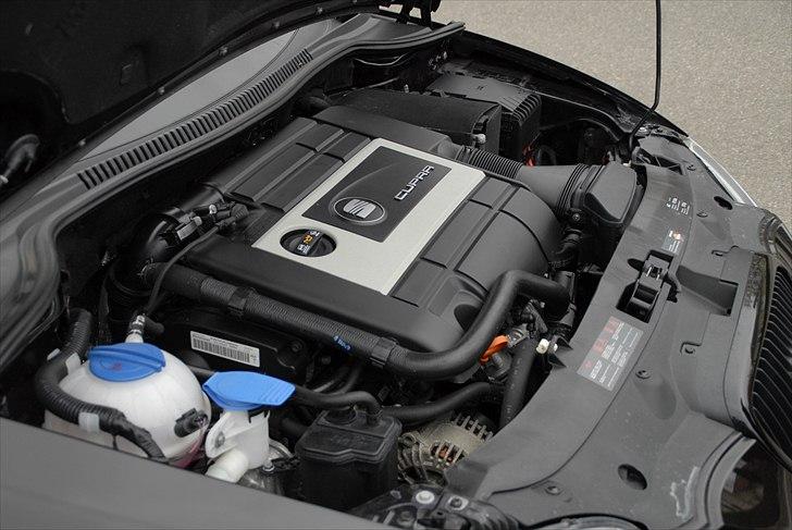 Seat Leon Cupra SOLGT! - Et lille kig i motorrummet. dog helt standard. billede 19