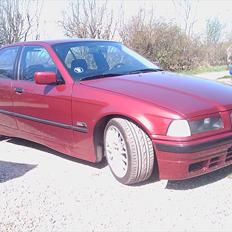 BMW 316i bakket over. *RIP*