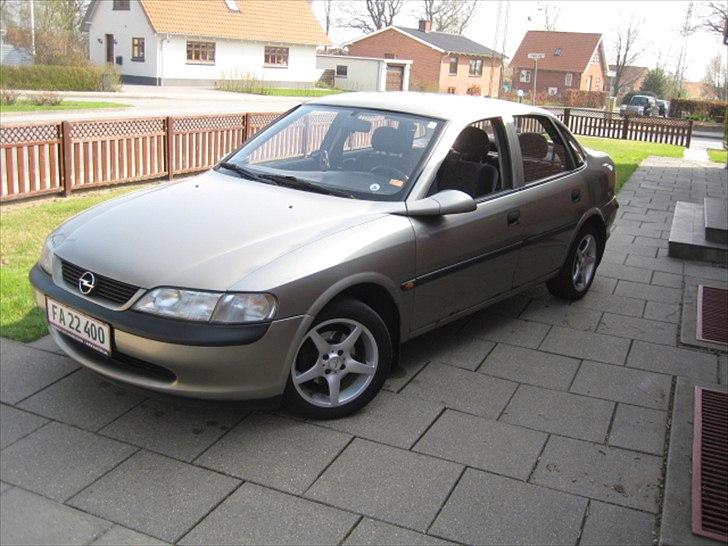 Opel Vectra B *SOLGT* billede 1