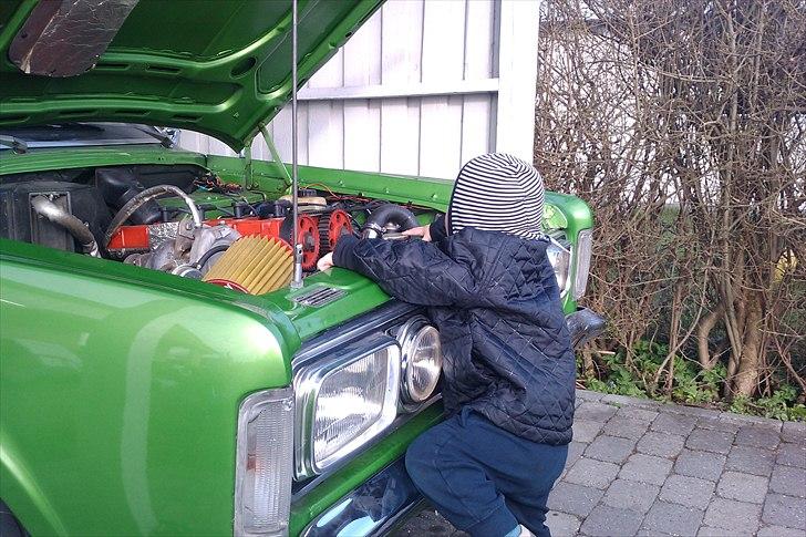 Ford Taunus GXL **Solgt** - Junior er meget glad for det store luftfilter. billede 5