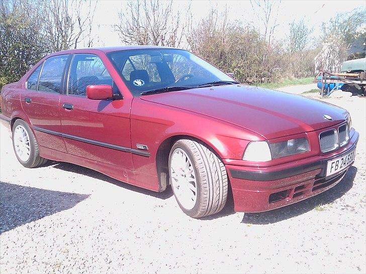 BMW 316i bakket over. *RIP* billede 1