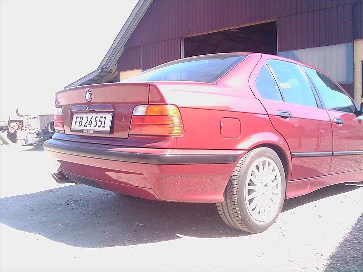 BMW 316i bakket over. *RIP* billede 5