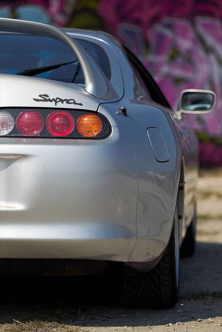 Toyota Supra - bemærk de snavsede lygter billede 13