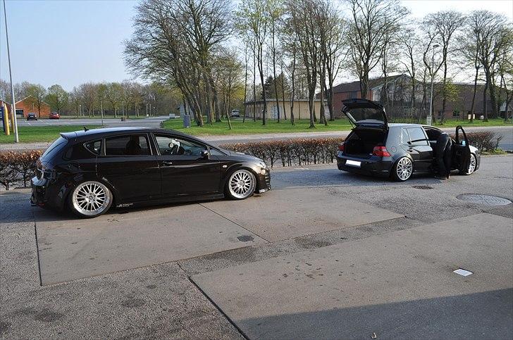 Seat leon 2,0 TFSI *Airride* - Holstebronx airride gansters inden Esbjerg ;) min leon og mads´m G4 billede 19