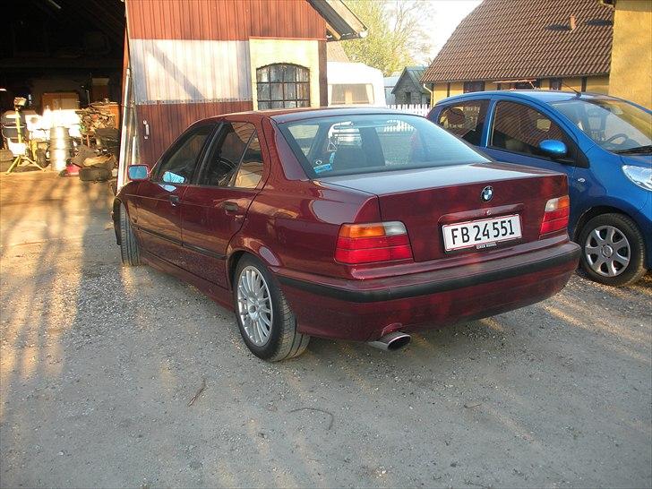 BMW 316i bakket over. *RIP* billede 11