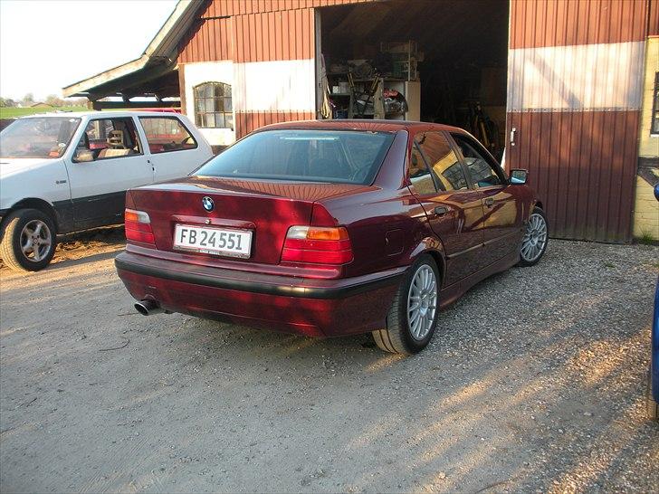 BMW 316i bakket over. *RIP* billede 12